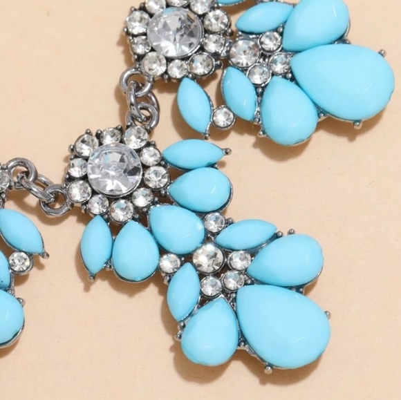 Rhinestone Decor Necklace - Picture 4 of 4